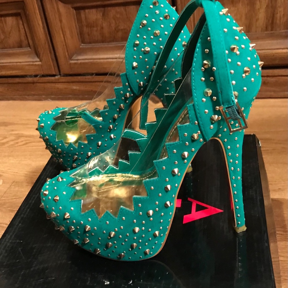 High heels - Picture 3 of 3